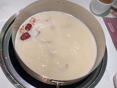 -洪氏嗨捞·广东猪肚鸡·椰子鸡火锅(西咸万象城店)