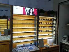 -优医视平价眼镜蔡司依视路折扣工厂店(十里堡店)