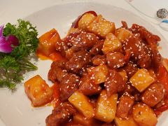 -帅巴人舅母子腊蹄民俗村