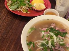 -鸿记越南牛鸡粉