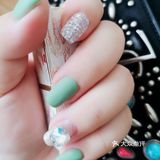 绿色的夏天，你需要一个清新显白的美甲[加油]