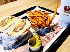 -The Habit Burger Grill 哈比特汉堡(爱琴海店)