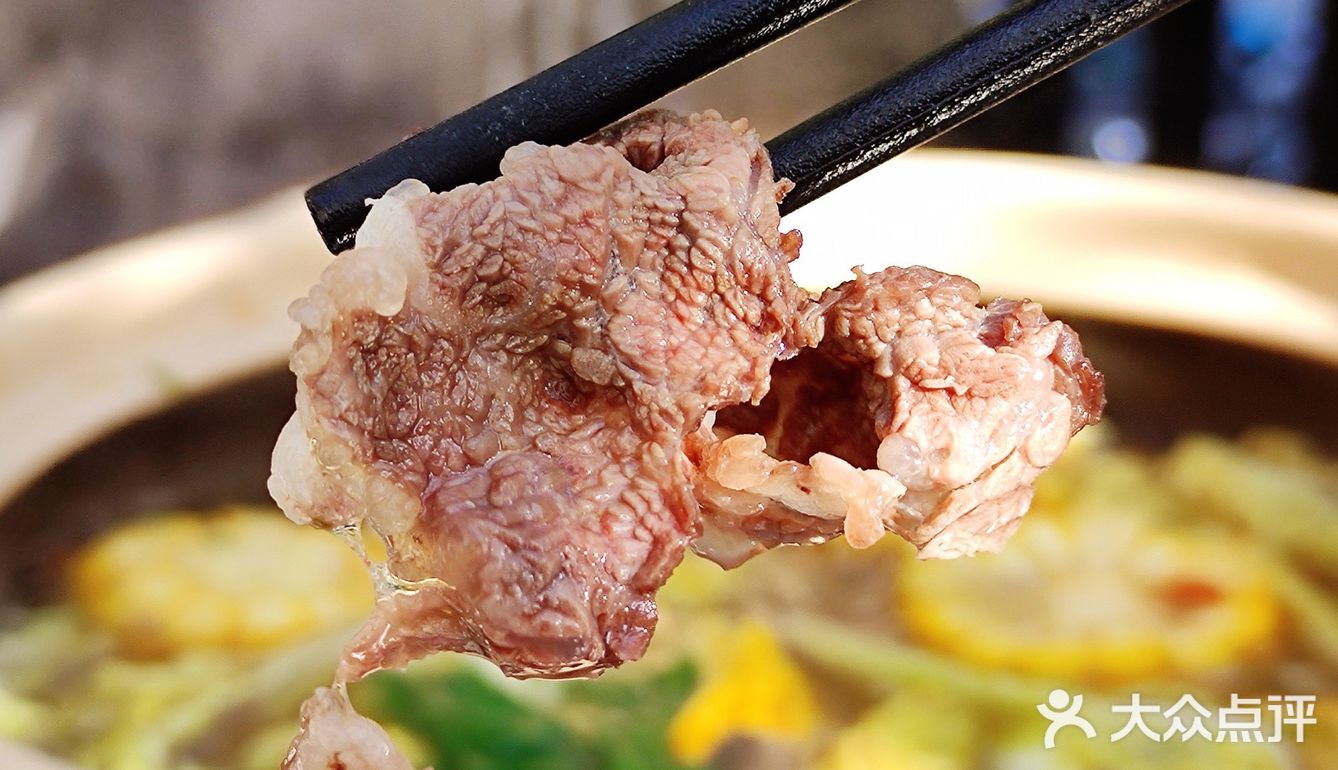 梧桐树下的老洋房露台真牛肉火锅