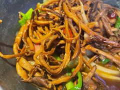 干锅茶树菇-川流不息·地道川菜·小龙虾(新松江路店)