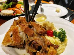 德式烤猪肘配酸菜土豆泥-申德勒加油站西餐厅(日坛路总店)