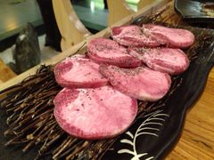 雪花精品牛舌肉-黑牛の店·和牛烧肉(大悦城店)