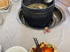 -鲁朗纳麦石锅鸡庄园