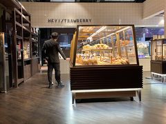 面包甜点陈列柜-黑草莓(重庆路店)