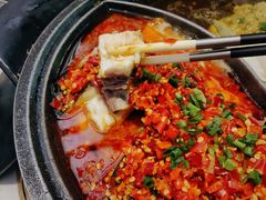-阿瓦山寨·湘菜现炒·剁椒鱼头王(咸阳总店)