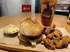 -必胜客(WOW昙华林店)