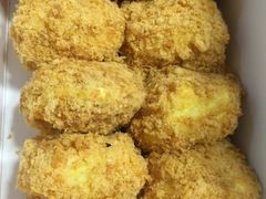 蟹黄肉松小贝-鲍师傅糕点(国金街店)