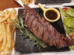 自主火山岩石烤安格斯牛嫩肩扒-Entrecôte 法国牛扒馆(保利·时光里店)