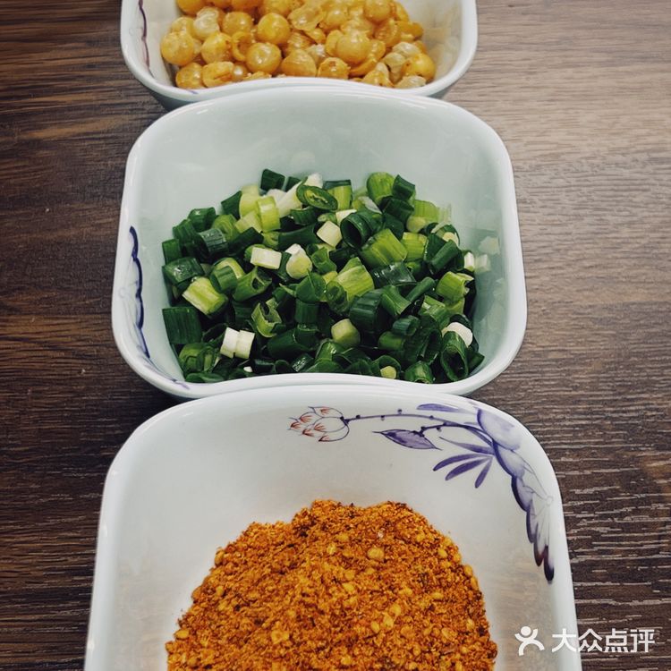 冒菜米线也好吃～btw非常好奇老板的黄焖鸡了