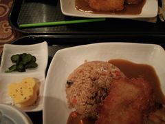 炸鸡扒配杂菜-大冒险家餐厅