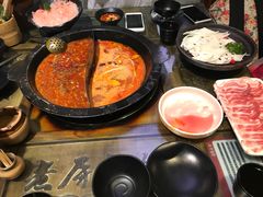 -老房老舍重庆火锅(假日城市店)