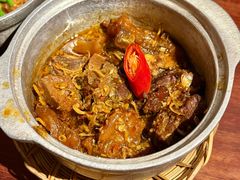 -Cuc Gach Quan Restaurant