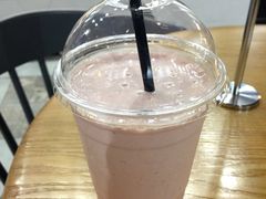 草莓奶昔-HELLO 27 意面·沙拉·帕尼尼