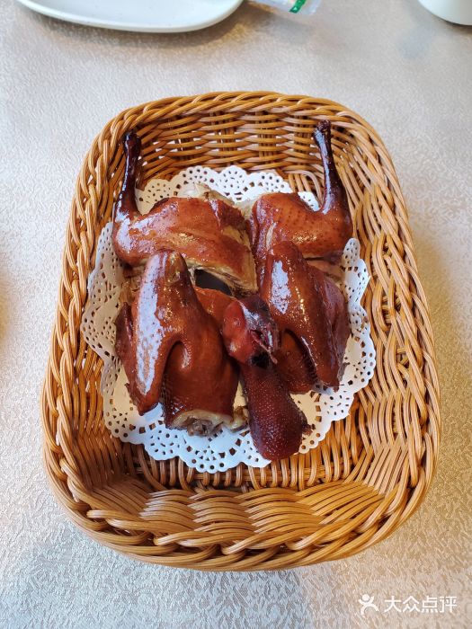京食源烧鸽子酱烧乳鸽图片