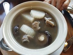 -Chom Cafe and Restaurant