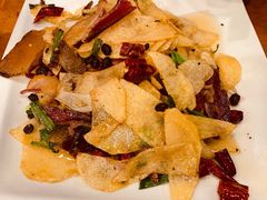 土豆腊肉回锅-石磨豆花家常菜·牦牛排土火锅