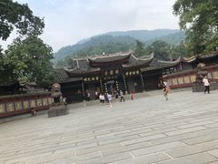 -峨眉山报国寺