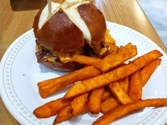 猫王汉堡-HELLO 27 意面·沙拉·帕尼尼