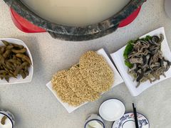 -墨脱石锅椰子鸡•香草鸭•东山羊(大东海店)