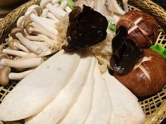 菌菇拼盘-盡膳口福跷脚牛肉火锅(北美新天地店)