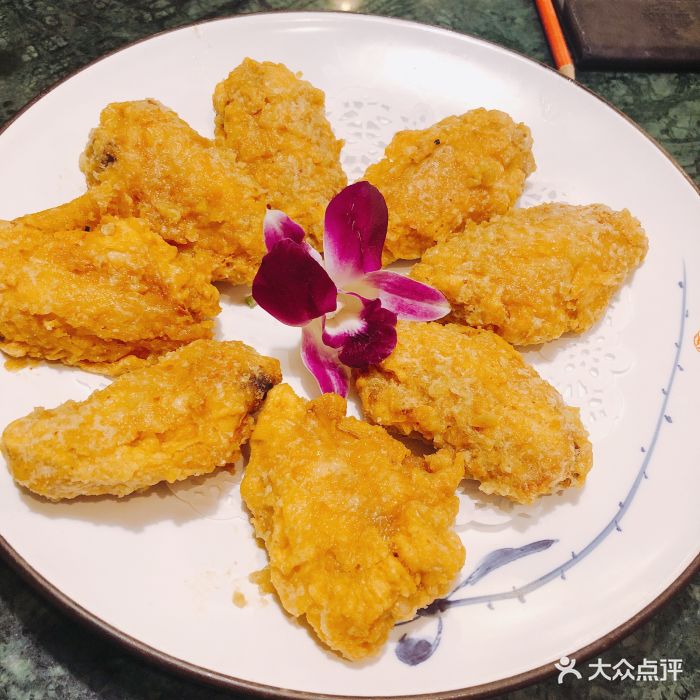 新白鹿餐厅(百联西郊店)蛋黄鸡翅图片 - 第9张