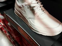 -NIKE上海青浦换季优惠店