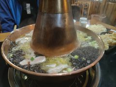 -果松木炭酸菜铜火锅·外婆参鸡汤