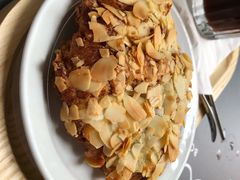 杏仁可颂-LUNEURS月乐诗·烘焙甜品(华山路店)