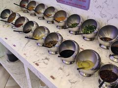 自助调料区-澜悦港海鲜体验主题餐厅