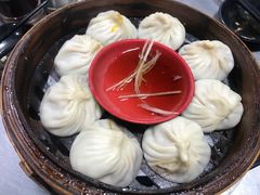 蟹黄汤包-老上海食惠裡小籠包生煎包