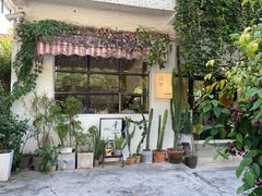 -彳亍咖啡·这里(水湾路店)