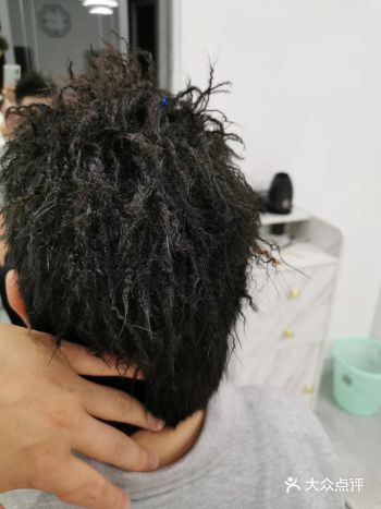 位置在巴南万达，因为离家近，很久没烫过头发了