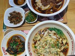 -呷佬·长沙手工米粉(金沙江路店)