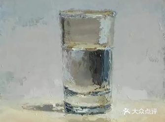 画里不同颜色玻璃质杯，瓶透明度，各自质感，逼真极了
