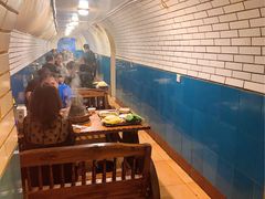 大堂-洞庭洲·防空洞火锅·铜锅涮肉·烧烤(新百广场店)