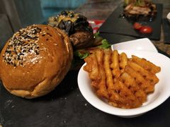 -HIGH FIVE哈福手工汉堡(桂林路店)