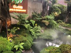 -Chom Cafe and Restaurant