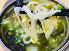 酸菜毛肚米线-周氏砂锅米线