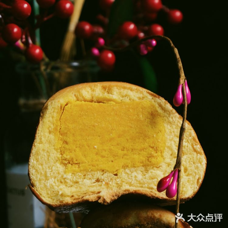 咸口叉烧特别香，黑芝麻咸奶酥上次吃觉得偏咸
