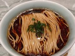 特色红汤面-萬國春·中菜馆(颐和公馆店)