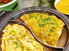 -阿瓦山寨·湘菜现炒·剁椒鱼头王(咸阳总店)