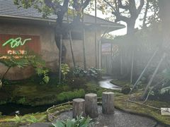 -Chom Cafe and Restaurant