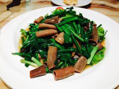 韭菜炒海肠-小船渔村•大连菜•大连焖鱼(明泽街店)