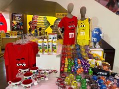 -m豆巧克力世界(上海世茂广场店)