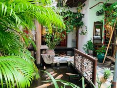 -Cuc Gach Quan Restaurant