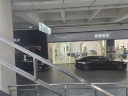 -喜爱高定婚纱摄影